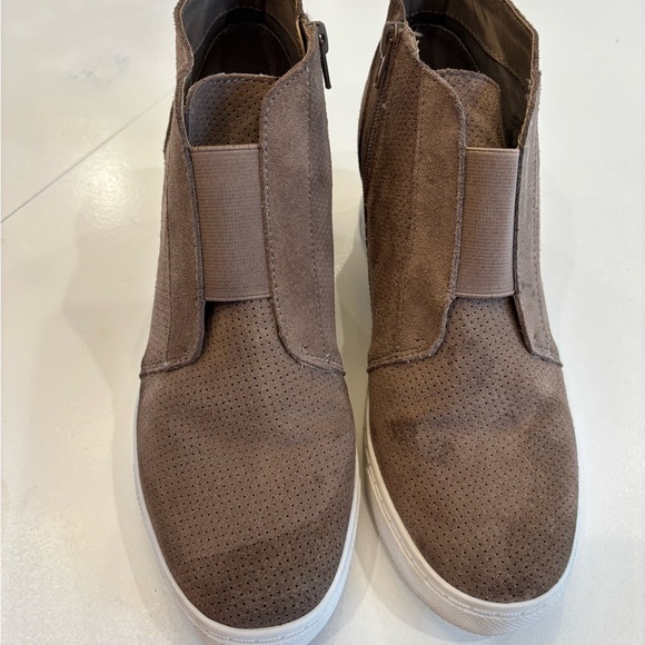 Steve Madden Tan Suede Wedge Sneakers size 10 - Picture 6 of 11